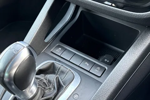 NA17ENH Volkswagen Scirocco 2.0 TDi BlueMotion Tech R-Line 3dr DSG | Heated Seats | Leather Trim Thumbnail #33