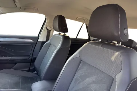 16 of 43 for VOLKSWAGEN T-ROC 1.5 TSI Style 5dr DSG