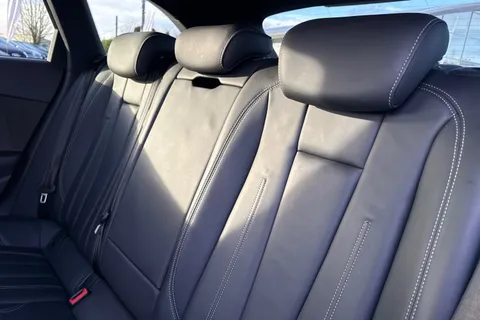 KK68SZC Audi A4 Avant Avant Black Edition 40 TDI  190 PS S tronic Thumbnail #19