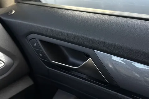 21 of 43 for VOLKSWAGEN T-ROC 1.5 TSI Style 5dr DSG