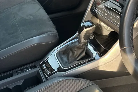 23 of 43 for VOLKSWAGEN T-ROC 1.5 TSI Style 5dr DSG