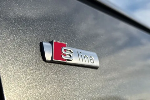 KK68SZC Audi A4 Avant Avant Black Edition 40 TDI  190 PS S tronic Thumbnail #25