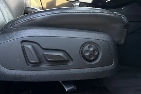 KK68SZC Audi A4 Avant Avant Black Edition 40 TDI  190 PS S tronic Thumbnail #32