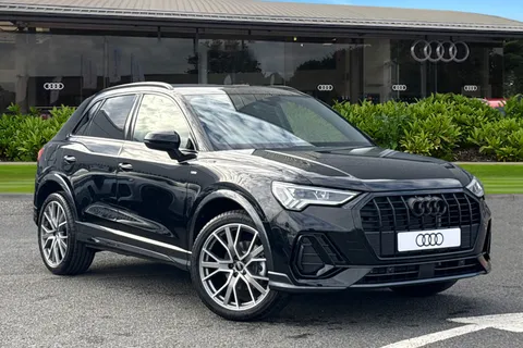 PX75YVO Audi Q3 Black Edition 35 TFSI  150 PS S tronic Thumbnail #2
