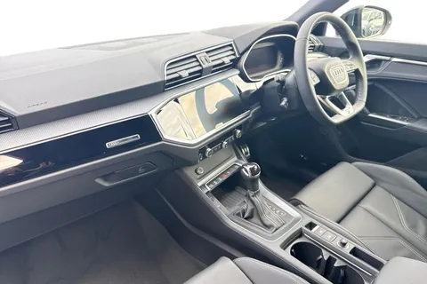 PX75YVO Audi Q3 Black Edition 35 TFSI  150 PS S tronic Thumbnail #15