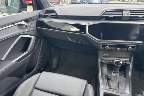 PX75YVO Audi Q3 Black Edition 35 TFSI  150 PS S tronic Thumbnail #20