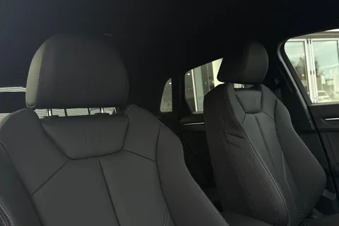 PX75YVO Audi Q3 Black Edition 35 TFSI  150 PS S tronic Thumbnail #24