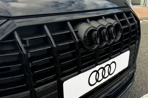 PX75YVO Audi Q3 Black Edition 35 TFSI  150 PS S tronic Thumbnail #27