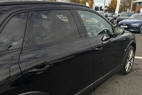PX75YVO Audi Q3 Black Edition 35 TFSI  150 PS S tronic Thumbnail #29