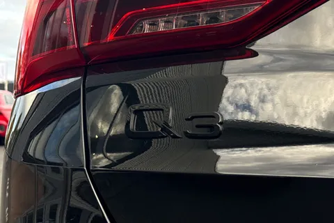 PX75YVO Audi Q3 Black Edition 35 TFSI  150 PS S tronic Thumbnail #31