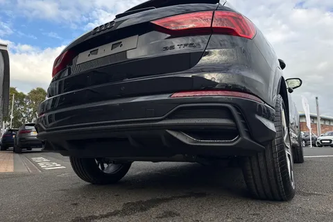 PX75YVO Audi Q3 Black Edition 35 TFSI  150 PS S tronic Thumbnail #34