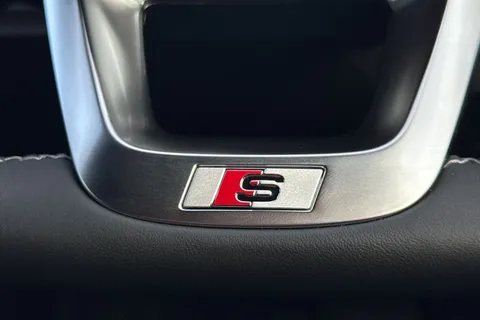 PX75YVO Audi Q3 Black Edition 35 TFSI  150 PS S tronic Thumbnail #38