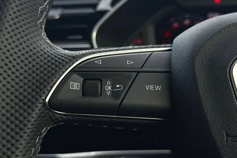PX75YVO Audi Q3 Black Edition 35 TFSI  150 PS S tronic Thumbnail #40