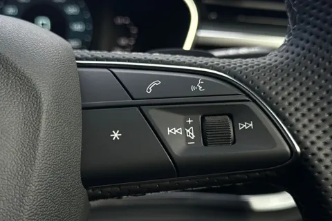 PX75YVO Audi Q3 Black Edition 35 TFSI  150 PS S tronic Thumbnail #41