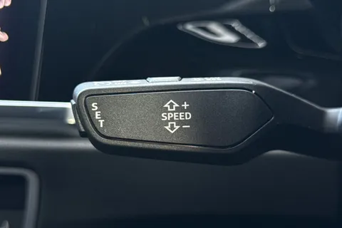 PX75YVO Audi Q3 Black Edition 35 TFSI  150 PS S tronic Thumbnail #46