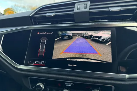 PX75YVO Audi Q3 Black Edition 35 TFSI  150 PS S tronic Thumbnail #59