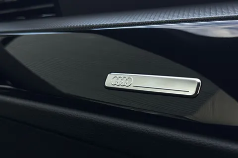 PX75YVO Audi Q3 Black Edition 35 TFSI  150 PS S tronic Thumbnail #60