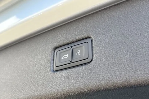 PX75KMG Audi Q7 SUV  Black Edition TDI quattro 231 PS tiptronic Thumbnail #40