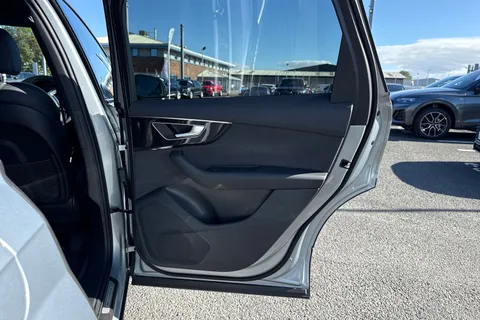 PX75KMG Audi Q7 SUV  Black Edition TDI quattro 231 PS tiptronic Thumbnail #46