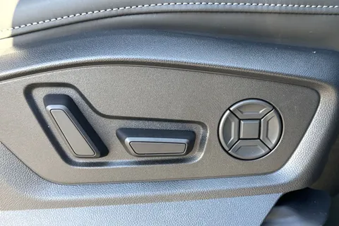 PX75KMG Audi Q7 SUV  Black Edition TDI quattro 231 PS tiptronic Thumbnail #48