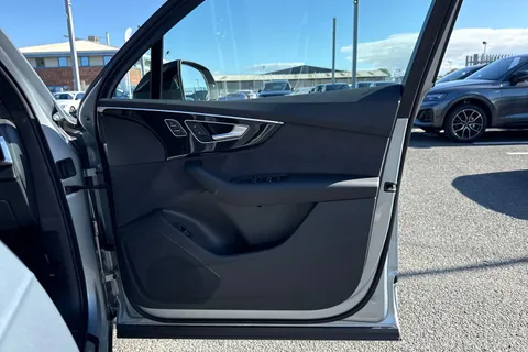 PX75KMG Audi Q7 SUV  Black Edition TDI quattro 231 PS tiptronic Thumbnail #50