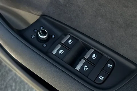 PX75KMG Audi Q7 SUV  Black Edition TDI quattro 231 PS tiptronic Thumbnail #51