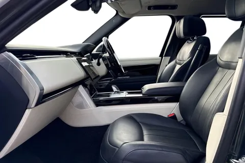 DY24YTP Land Rover Range Rover 3.0 D350 Autobiography 5dr Thumbnail #4