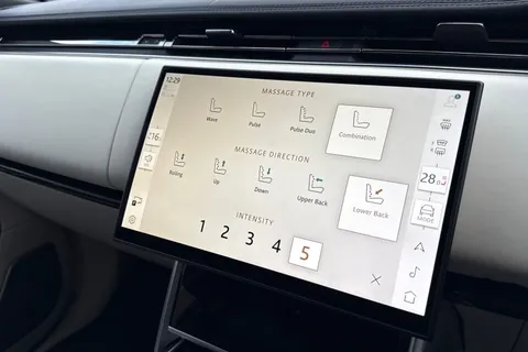 DY24YTP Land Rover Range Rover 3.0 D350 Autobiography 5dr Thumbnail #46