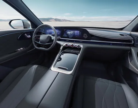 Omoda 9 1.5T SHS 34.46kWh Noble DHT3 4WD Euro 6 (s/s) 5dr Thumbnail #2