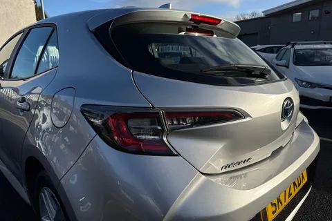 SK72KDX Toyota Corolla 1.8 VVT-h Icon CVT Euro 6 (s/s) 5dr Thumbnail #16