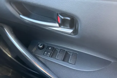 SK72KDX Toyota Corolla 1.8 VVT-h Icon CVT Euro 6 (s/s) 5dr Thumbnail #18