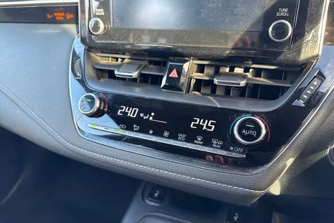 SK72KDX Toyota Corolla 1.8 VVT-h Icon CVT Euro 6 (s/s) 5dr Thumbnail #19