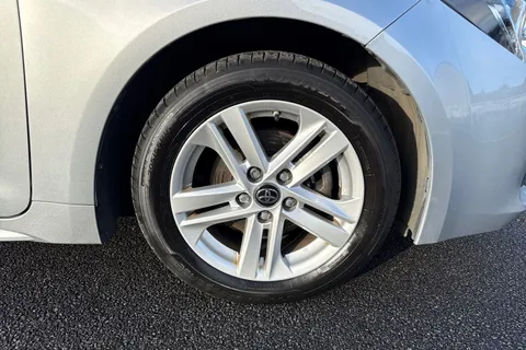 SK72KDX Toyota Corolla 1.8 VVT-h Icon CVT Euro 6 (s/s) 5dr Thumbnail #22