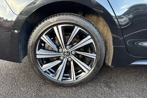 FP72WFN Toyota Corolla 1.8 VVT-h Design Touring Sports CVT Euro 6 (s/s) 5dr Thumbnail #8