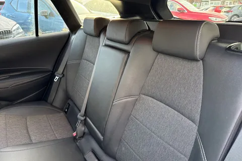 FP72WFN Toyota Corolla 1.8 VVT-h Design Touring Sports CVT Euro 6 (s/s) 5dr Thumbnail #15