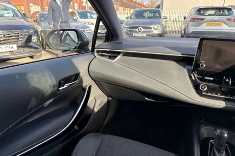 FP72WFN Toyota Corolla 1.8 VVT-h Design Touring Sports CVT Euro 6 (s/s) 5dr Thumbnail #16