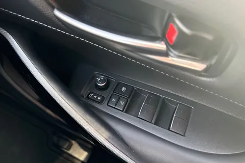 FP72WFN Toyota Corolla 1.8 VVT-h Design Touring Sports CVT Euro 6 (s/s) 5dr Thumbnail #19