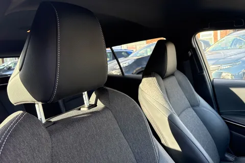 FP72WFN Toyota Corolla 1.8 VVT-h Design Touring Sports CVT Euro 6 (s/s) 5dr Thumbnail #22