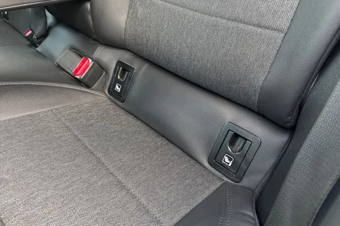 FP72WFN Toyota Corolla 1.8 VVT-h Design Touring Sports CVT Euro 6 (s/s) 5dr Thumbnail #32