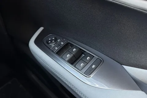 DS75UTT BYD Dolphin Surf 30kWh Active Auto 5dr Thumbnail #17