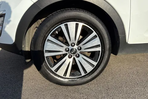 YA64ODT Kia Sportage 1.7 CRDi EcoDynamics 3 2WD Euro 5 (s/s) 5dr Thumbnail #12