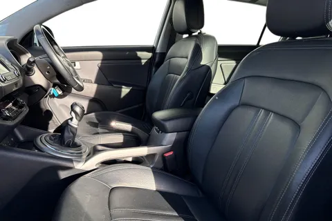 YA64ODT Kia Sportage 1.7 CRDi EcoDynamics 3 2WD Euro 5 (s/s) 5dr Thumbnail #16