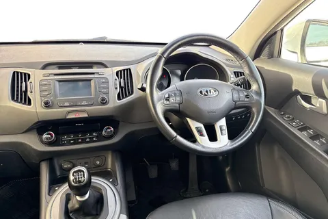 YA64ODT Kia Sportage 1.7 CRDi EcoDynamics 3 2WD Euro 5 (s/s) 5dr Thumbnail #18