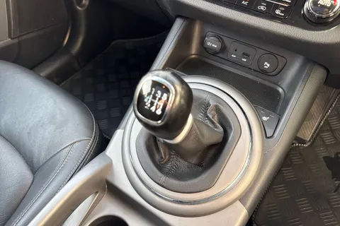 YA64ODT Kia Sportage 1.7 CRDi EcoDynamics 3 2WD Euro 5 (s/s) 5dr Thumbnail #23