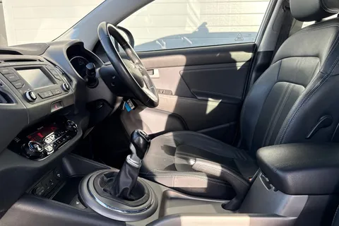 YA64ODT Kia Sportage 1.7 CRDi EcoDynamics 3 2WD Euro 5 (s/s) 5dr Thumbnail #36