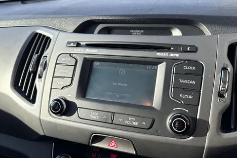 YA64ODT Kia Sportage 1.7 CRDi EcoDynamics 3 2WD Euro 5 (s/s) 5dr Thumbnail #46