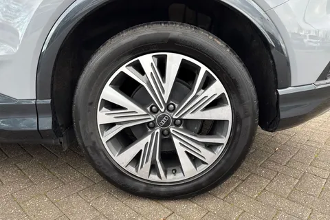 EJ24LVD Audi Q4 e-tron Q4  Sport 45 e-tron  210,00 kW Thumbnail #13