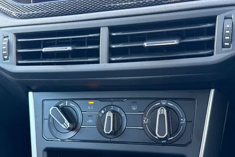 YJ23SBN Volkswagen Polo 1.0 Life 5dr | Automatic Lights | Wireless App-Connect Thumbnail #22