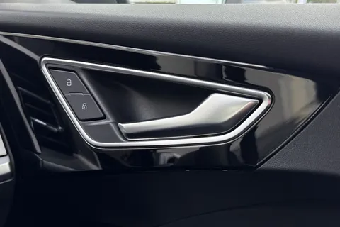 EJ24LVD Audi Q4 e-tron Q4  Sport 45 e-tron  210,00 kW Thumbnail #53