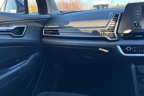 BG24UFM Kia Sportage 1.6 T-GDi 2 Euro 6 (s/s) 5dr Thumbnail #21